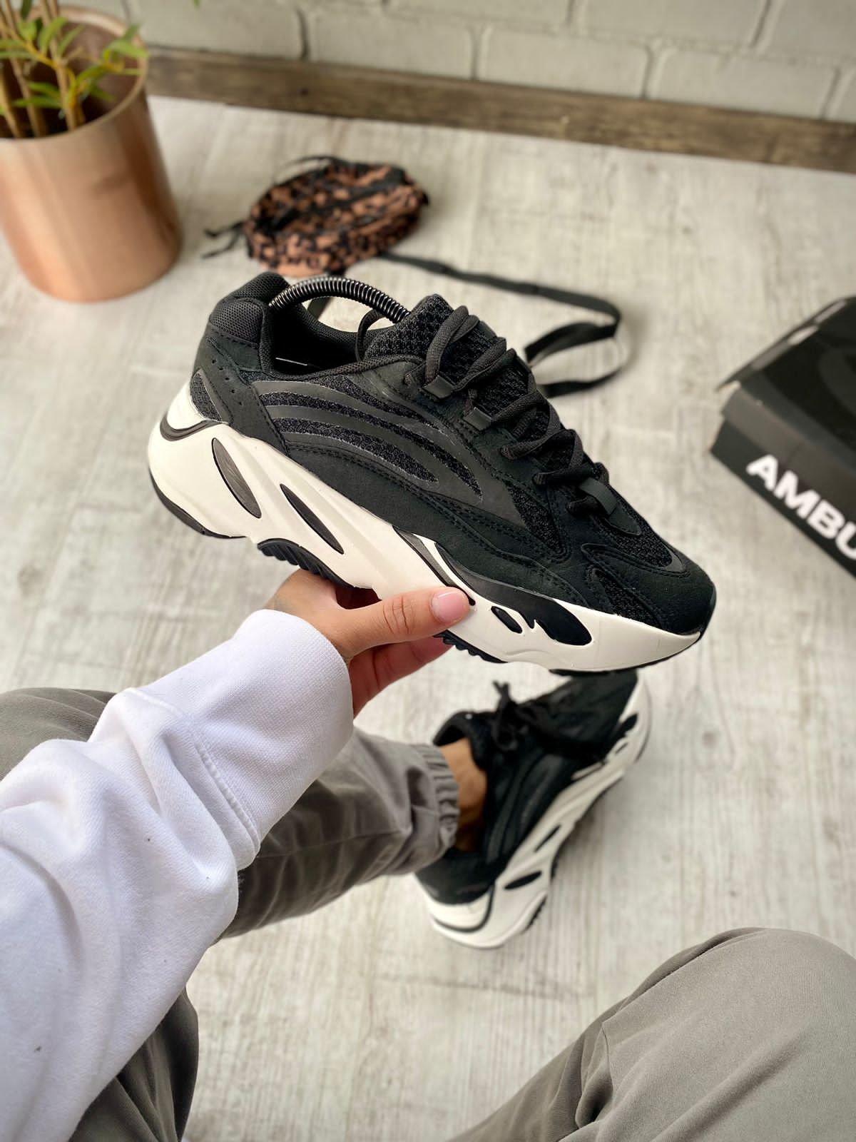 ADIDAS YEEZY 700