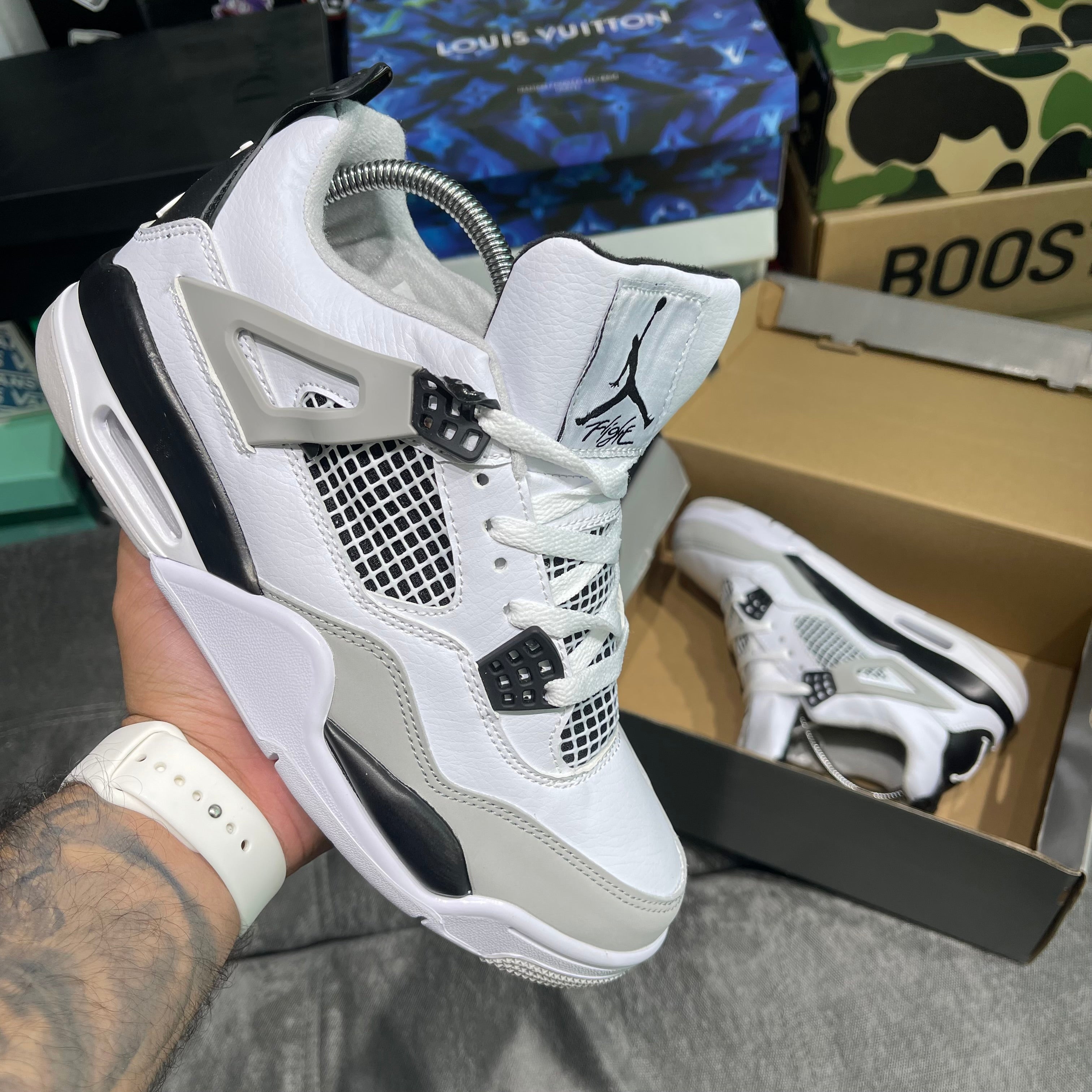 JORDAN RETRO 4