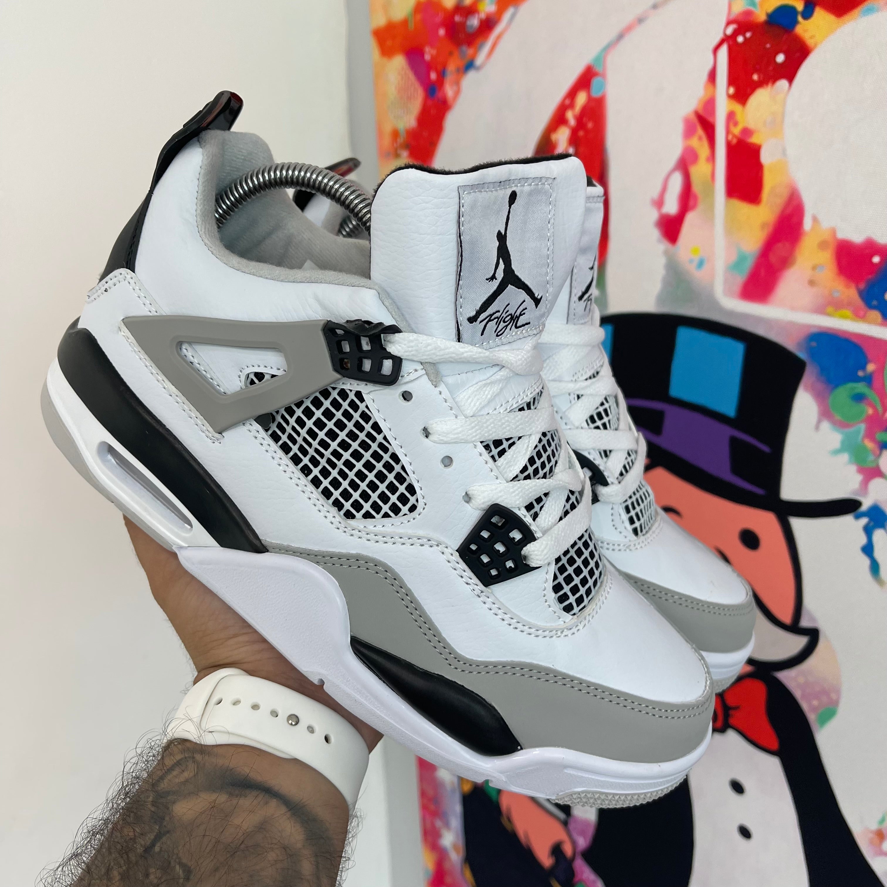 JORDAN RETRO 4