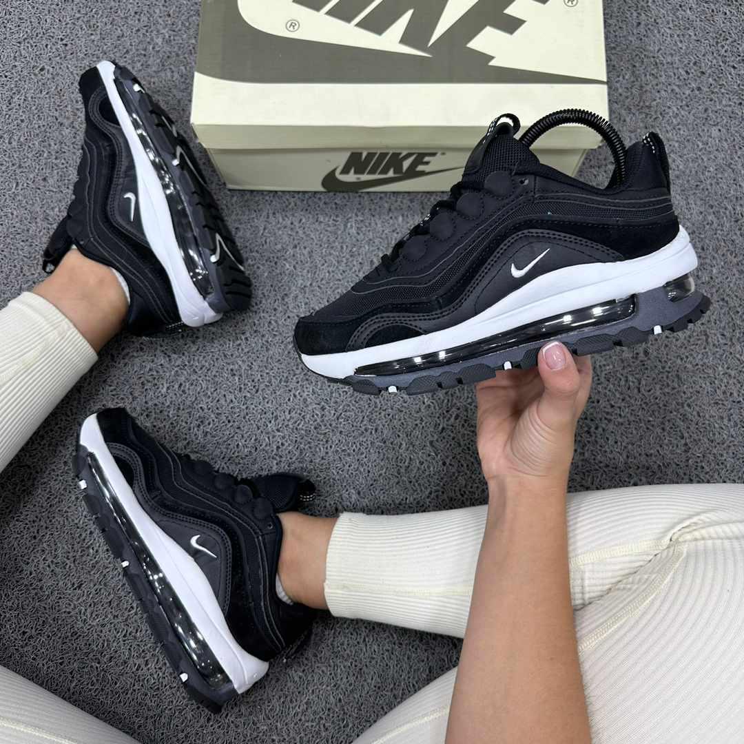 NIKE AIR MAX