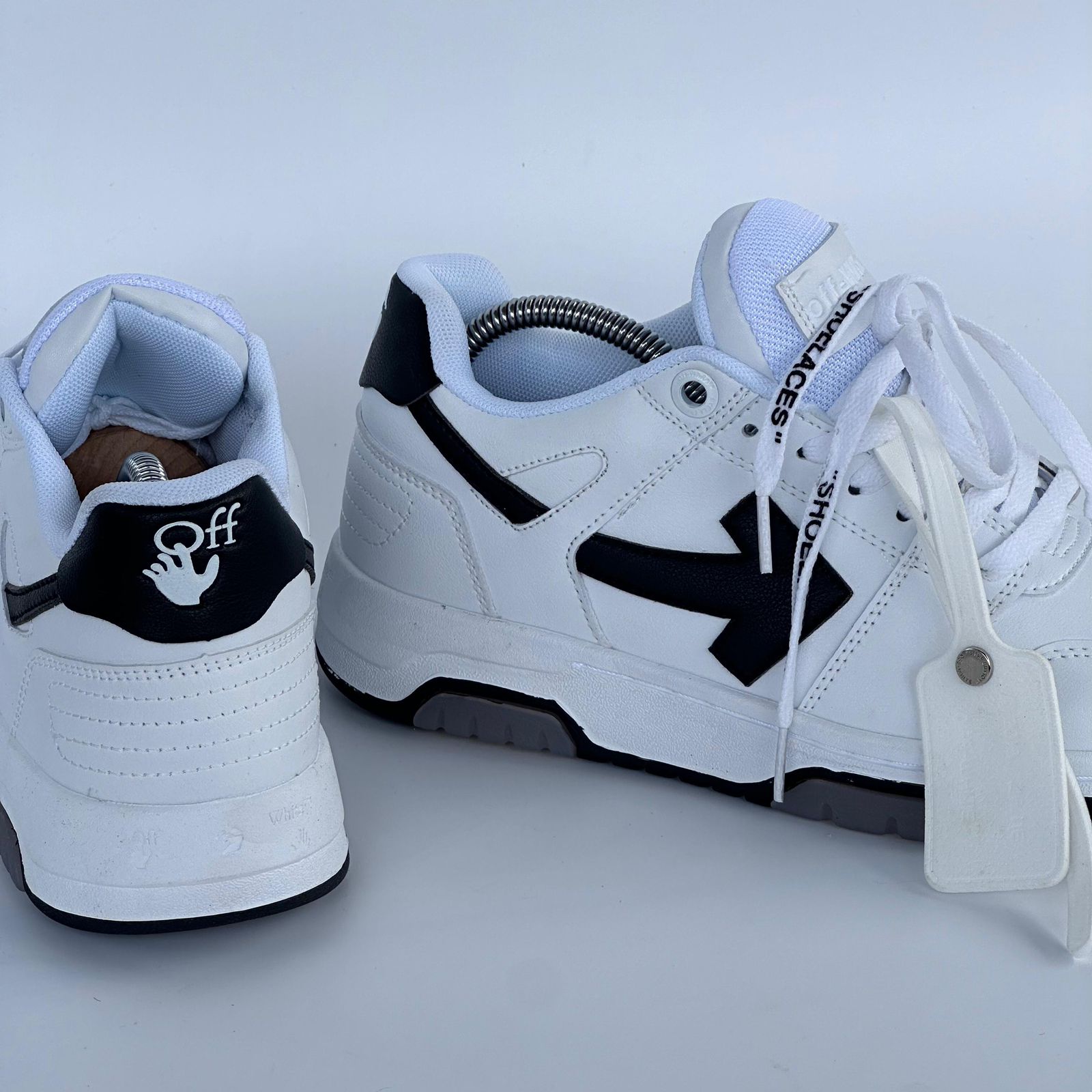 OFF WHITE