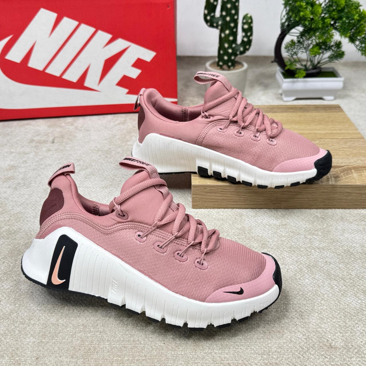 NIKE FREE METCON