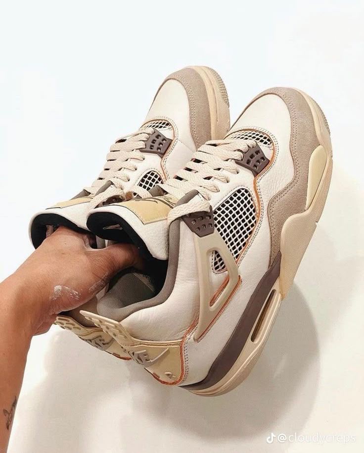 JORDAN RETRO 4