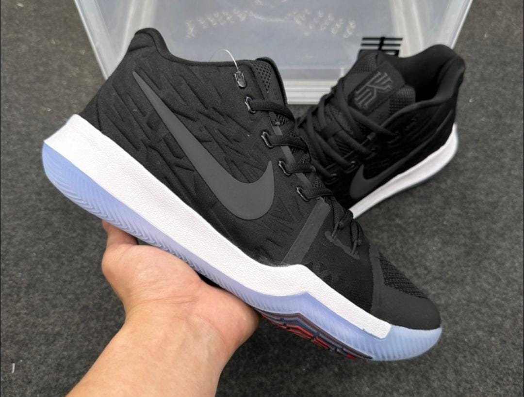 NIKE KYRIE IRVING  3