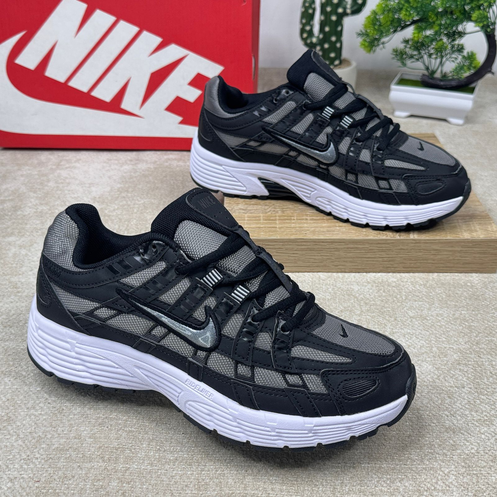 NIKE P6000