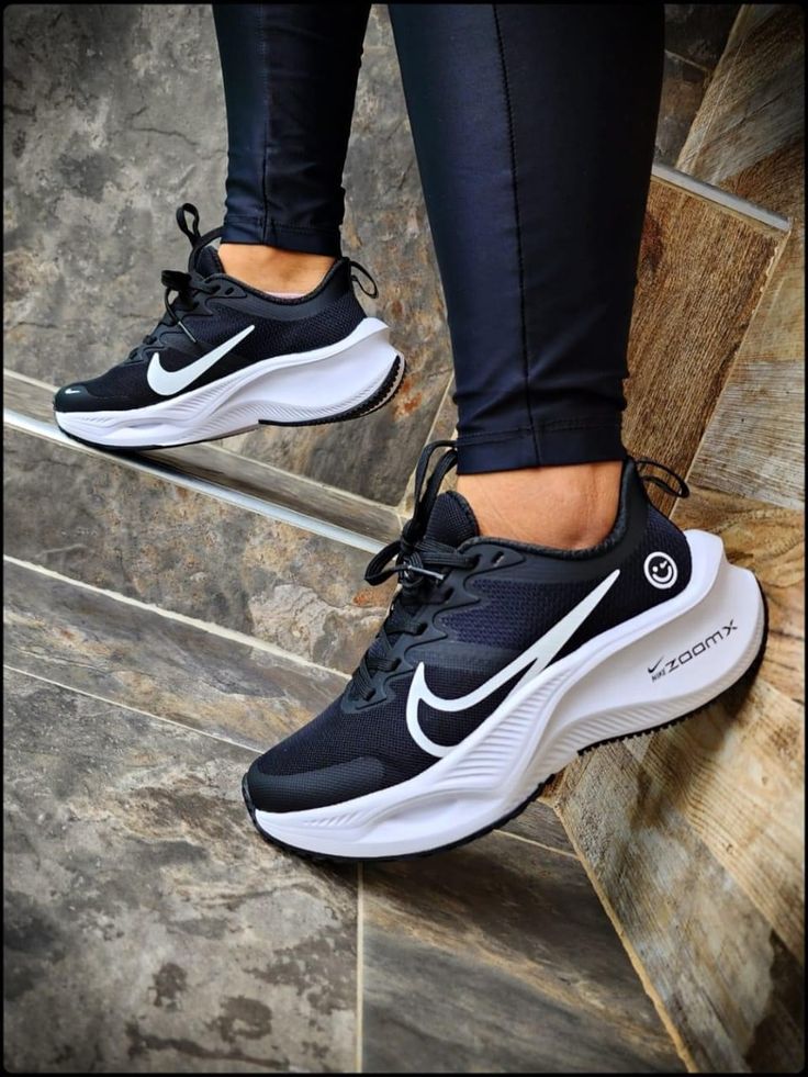 NIKE ZOOM HAPPY