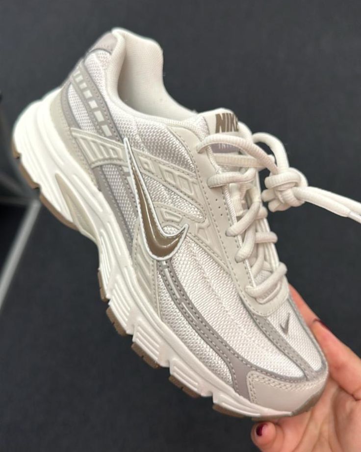 NIKE INITIATOR