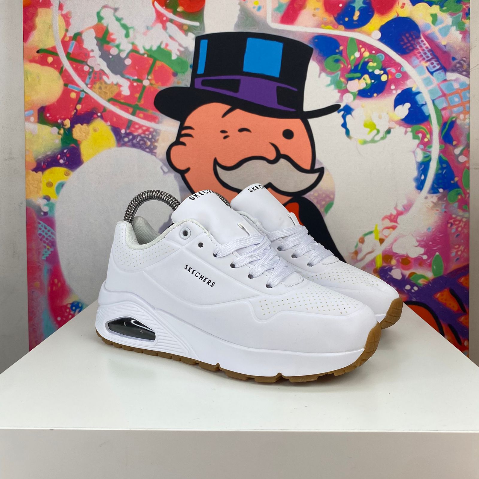 SKECHERS