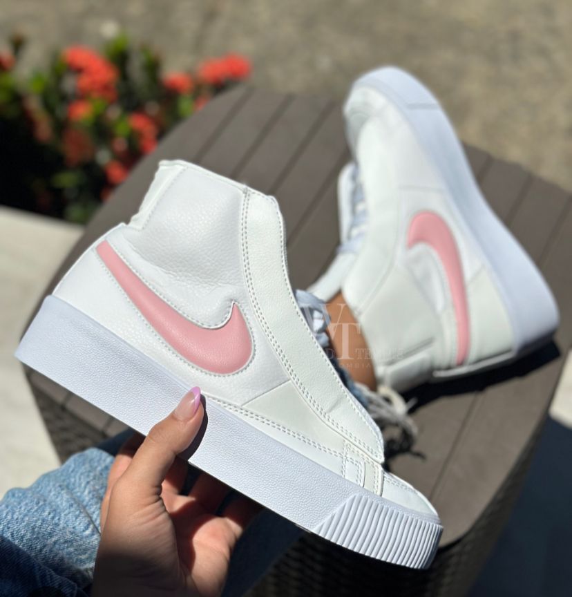 NIKE BLAZER BOTA